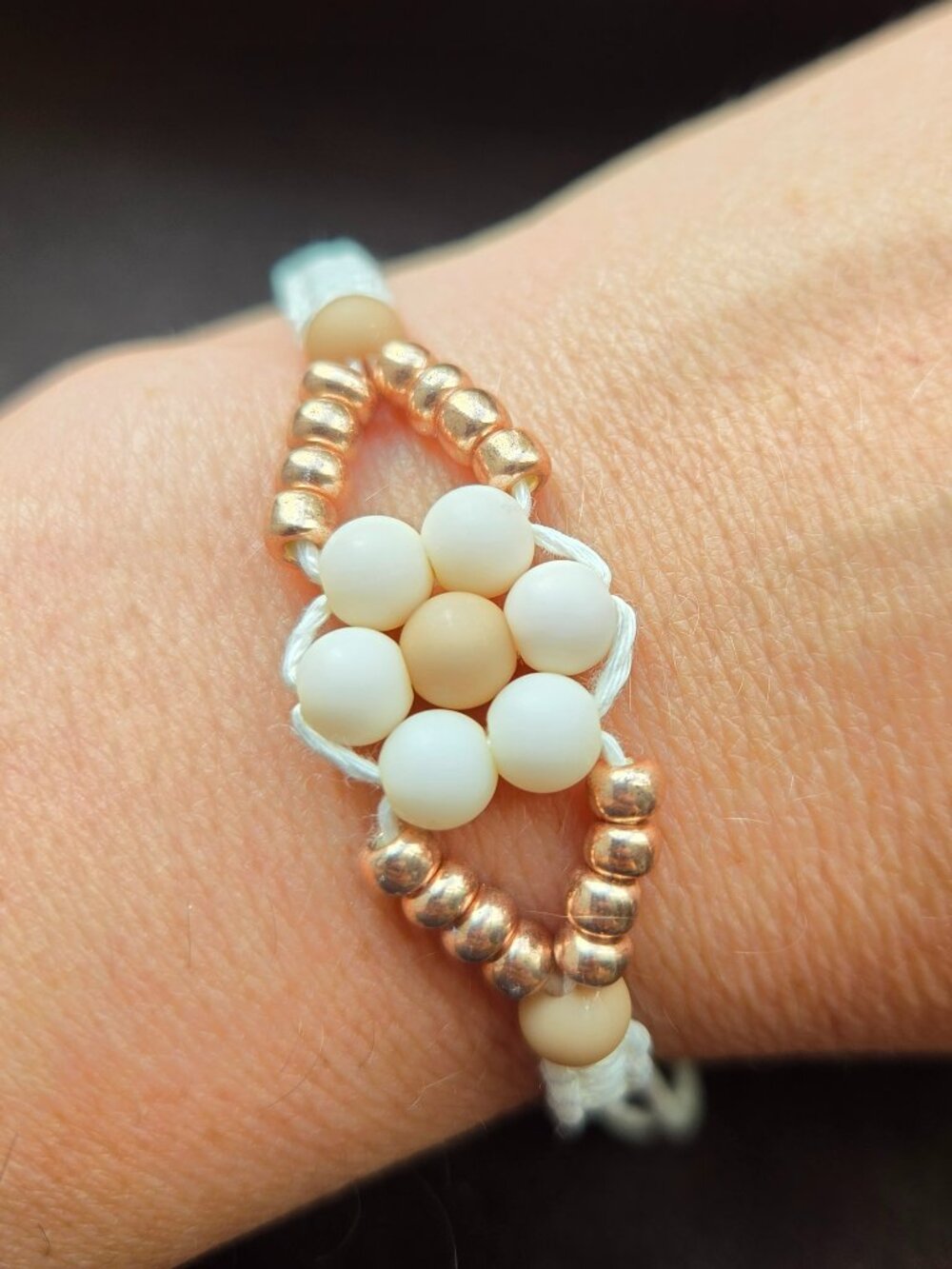 Flower beaded/knotted bracelet